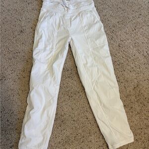 LULULEMON WHITE PANTS SIZE 4